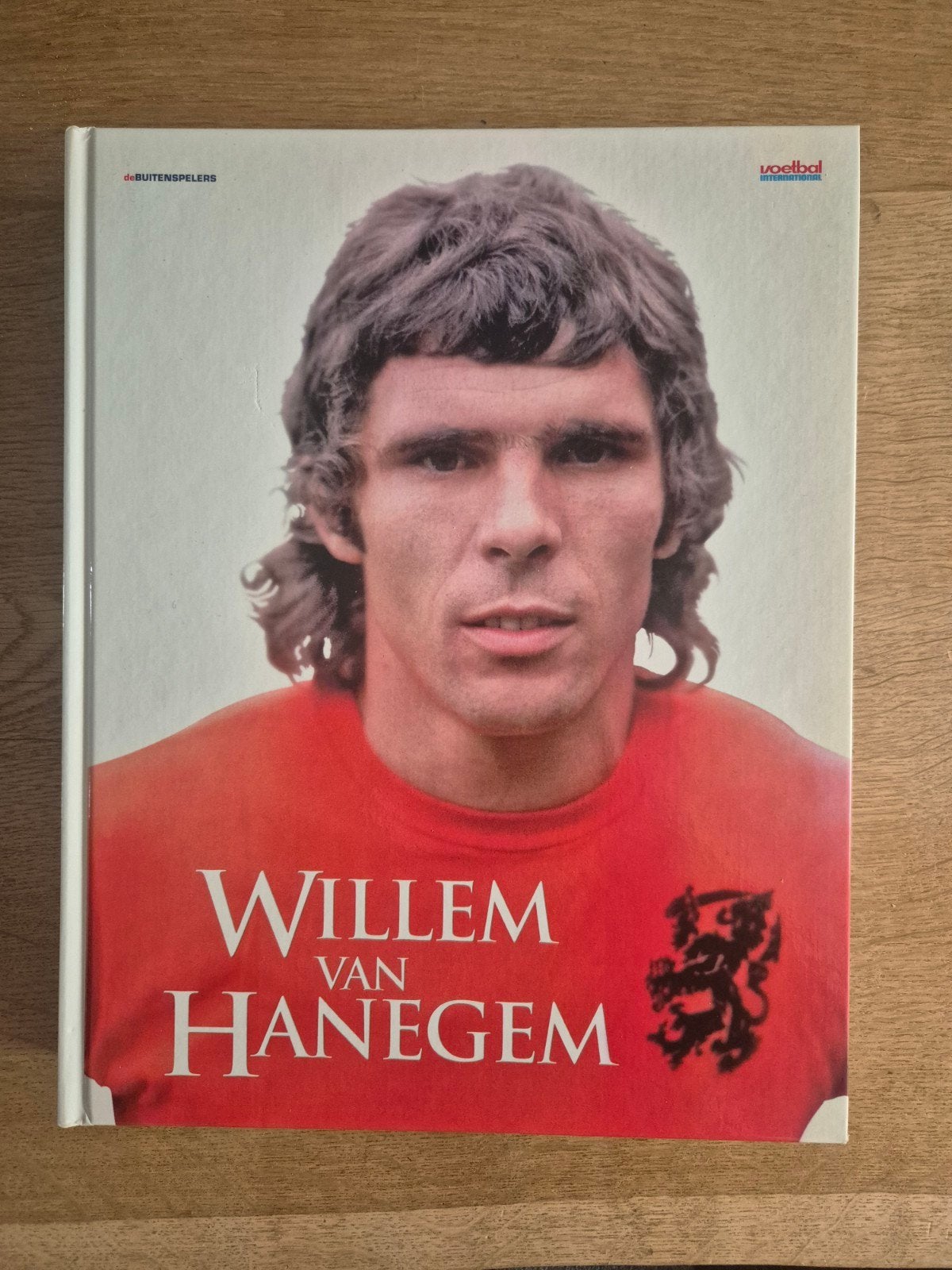 Willem van Hanegem  De Buitenspelers - Luxe hardcover (2007), Ophalen of Verzenden, Gelezen, Willem van Hanegem