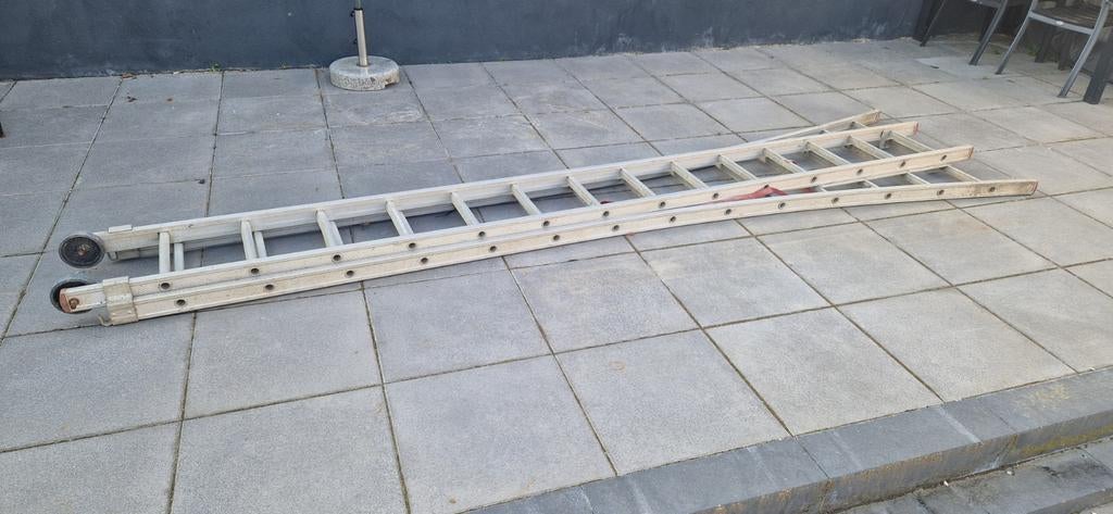Kelfort 2-delige ladder - 14 treden, Doe-het-zelf en Verbouw, Ladders en Trappen, Gebruikt, Ophalen of Verzenden, Ladder, Opvouwbaar of Inschuifbaar