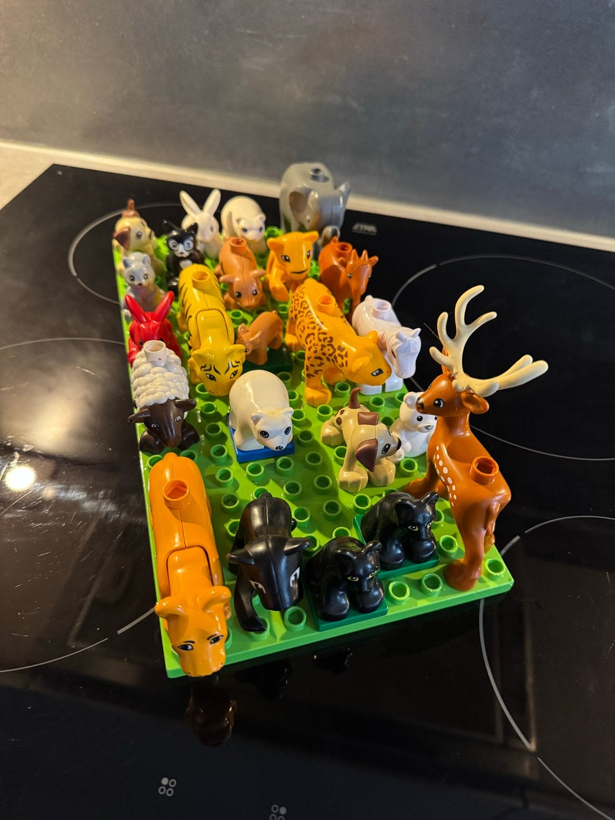 Duplo diertjes met hekjes en boompjes