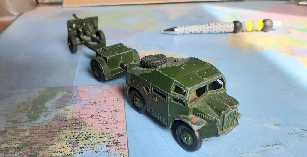 Dinky Toys veldartillerietractor 688, 25 munitie car PR Gun., Verzenden, Zo goed als nieuw, Auto, Dinky Toys