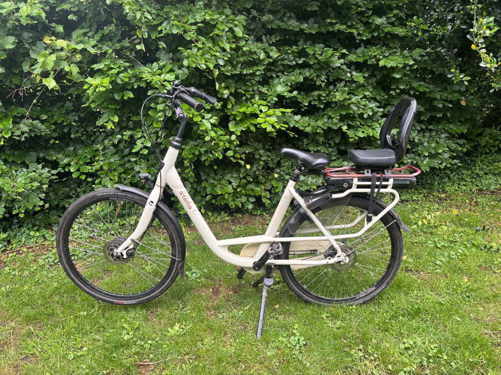 Zeer fijne Stella Fiore elektrische moederfiets, Fietsen en Brommers, Fietsen | Dames | Moederfietsen, Gebruikt, Dubbele standaard