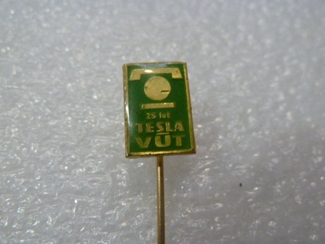 Vintage Tesla VUT 25 Jaar Jubileum Speldje Pin, Ophalen of Verzenden, Gebruikt, Overige onderwerpen, Speldje of Pin