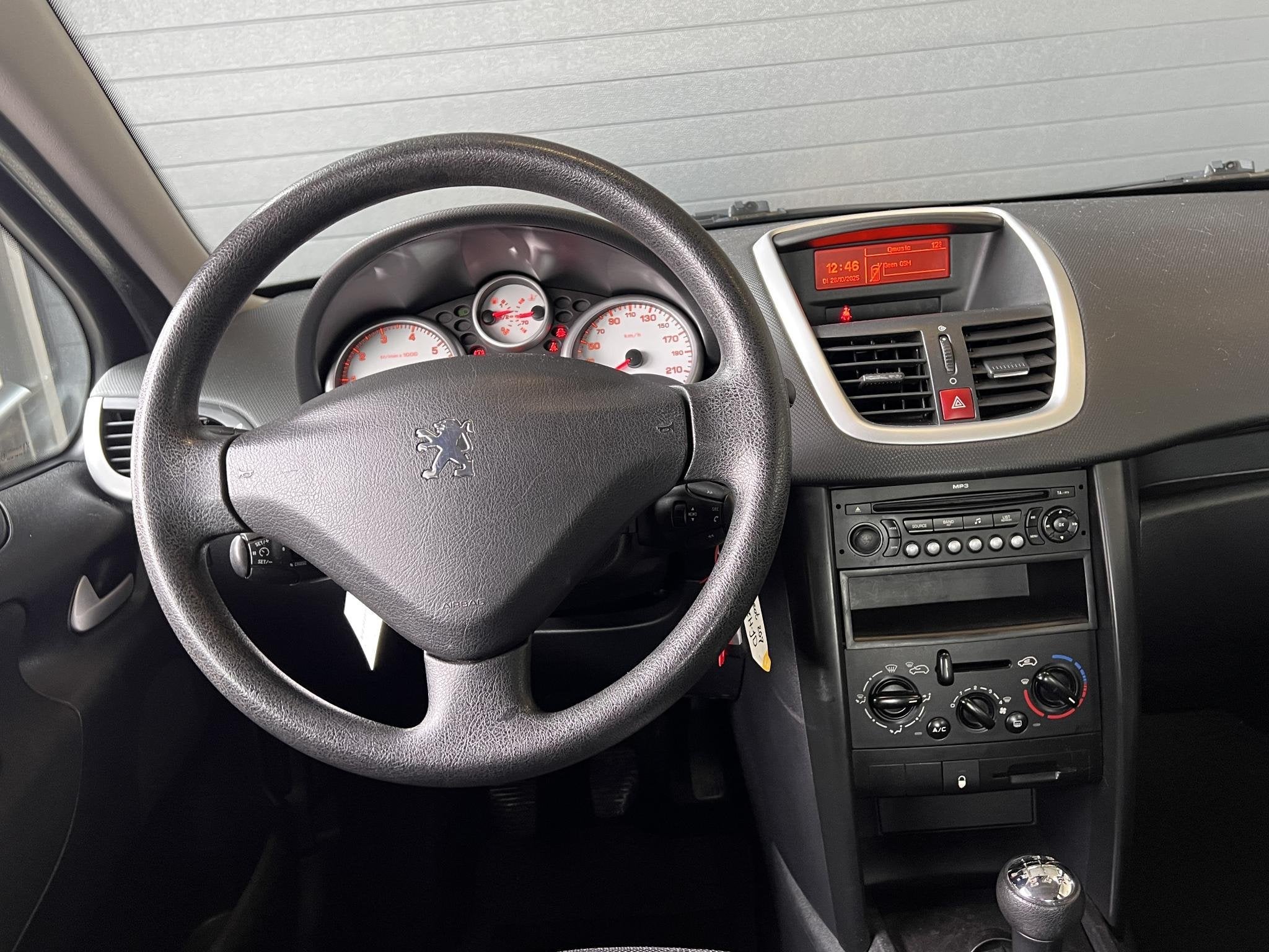 Peugeot 207 1.4 VTi Cool 'n Blue | 5Drs | Airco | Radio, Voorwielaandrijving, Stof, Gebruikt, Zwart