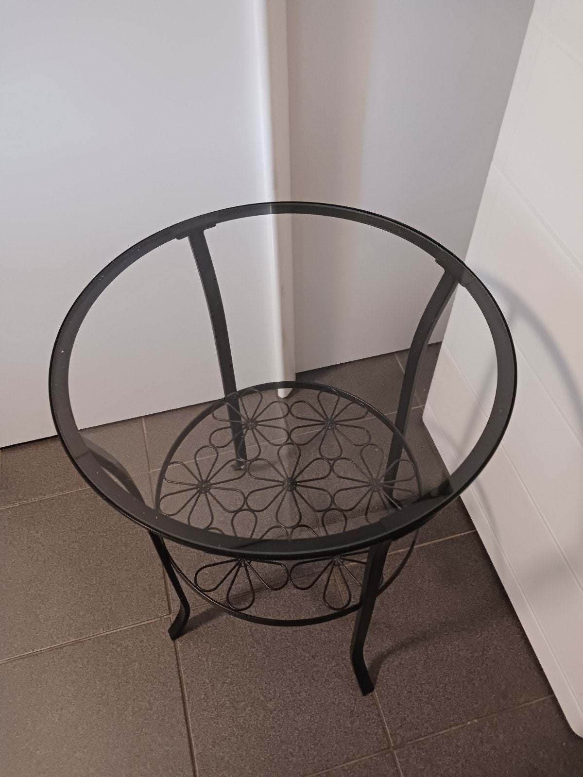 Zwart metalen bijzettafel met glazen blad, Gebruikt, Metaal of Aluminium, Rond, Ophalen
