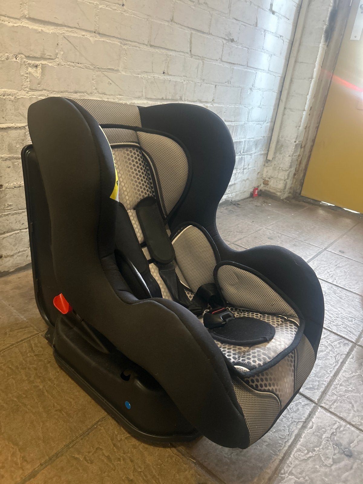 Comfortabele autostoel voor kinderen - Gebruikt, Autogordel, Zijbescherming, Zo goed als nieuw, 9 t/m 36 kg