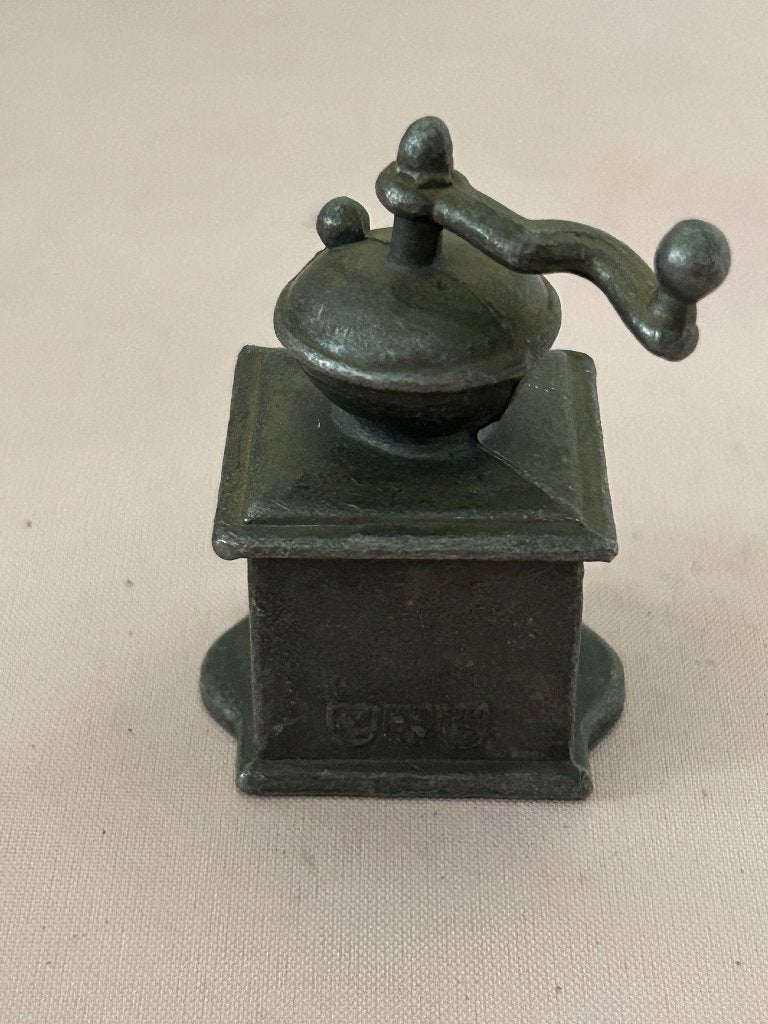 Vintage miniatuur koffiemolen van metaal verzamelobject, Ophalen of Verzenden