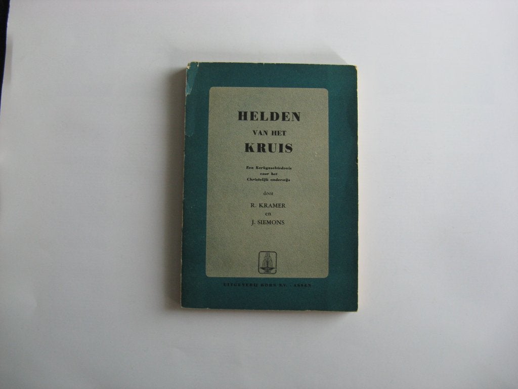 Helden van het Kruis., Ophalen of Verzenden, Gelezen