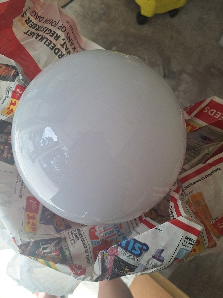 Glazen bollamp, Huis en Inrichting, Lampen | Hanglampen, Ophalen, Zo goed als nieuw, Glas, Strak modern melkglas bollamp