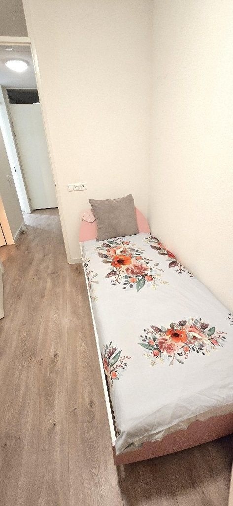 Girls Princess Single Bed with Pink Headboard, Ophalen, Zo goed als nieuw, 200 cm, Hout