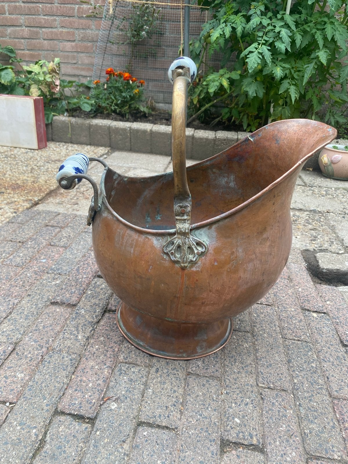 Antieke koperen kolenemmer met Delfts blauw handvat, Ophalen of Verzenden, Koper