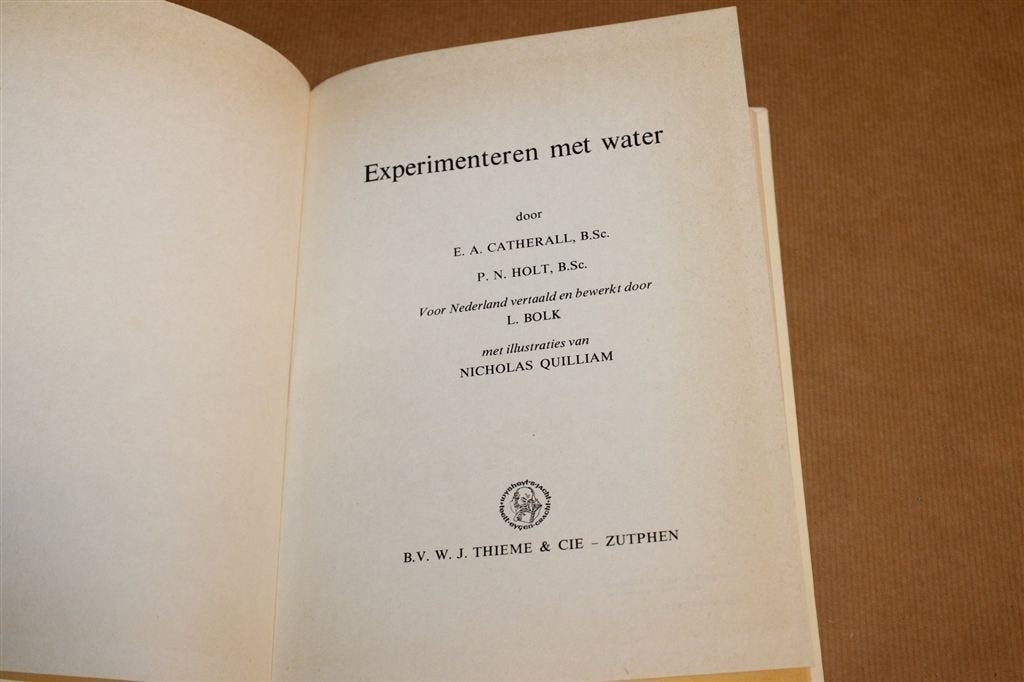 Experimenteren met Water — Vintage Jeugdboek 1973, Ophalen of Verzenden, Gelezen, Natuurwetenschap