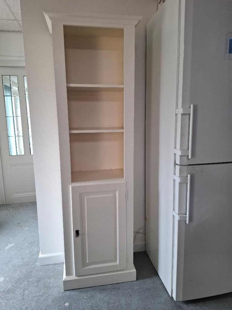 Mooie landelijke witte kast - ca 190 x 60 x 32 cm, Ophalen, 50 tot 100 cm, Landelijk, 150 tot 200 cm