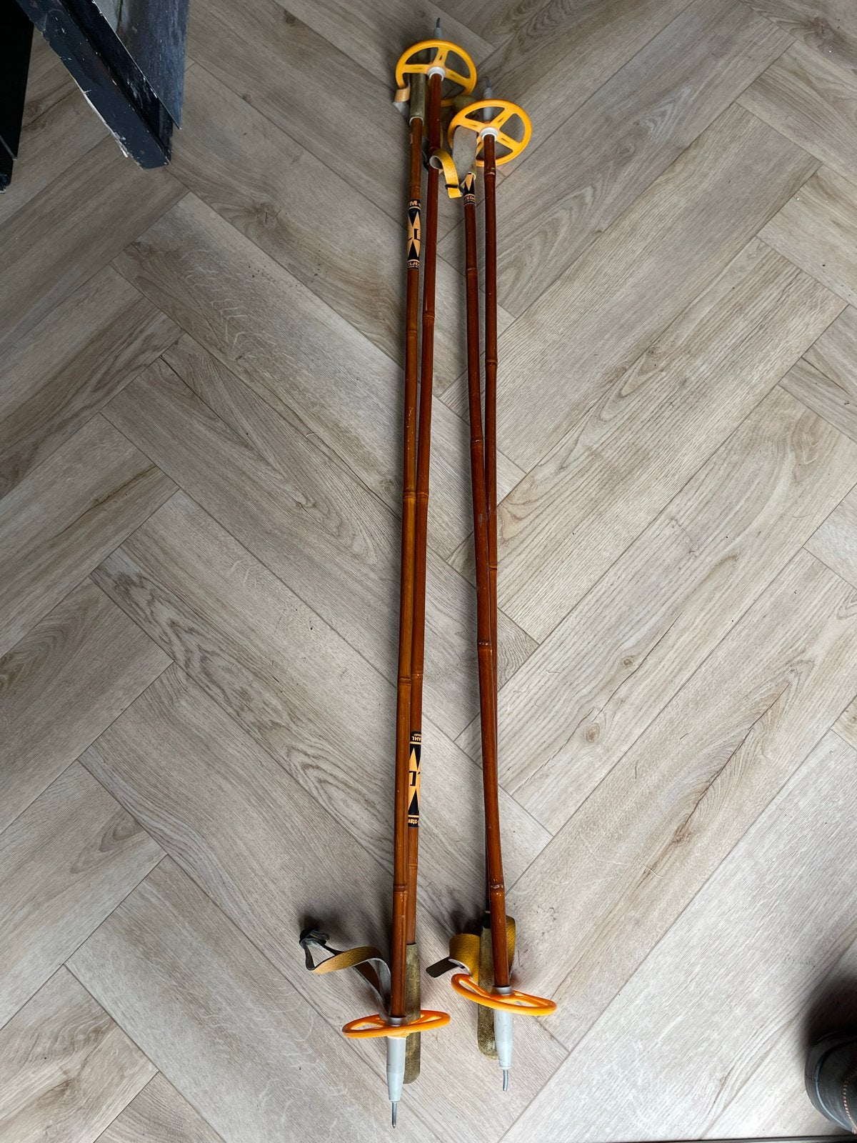 2 paar vintage bamboe skistokken - decoratie, Ophalen