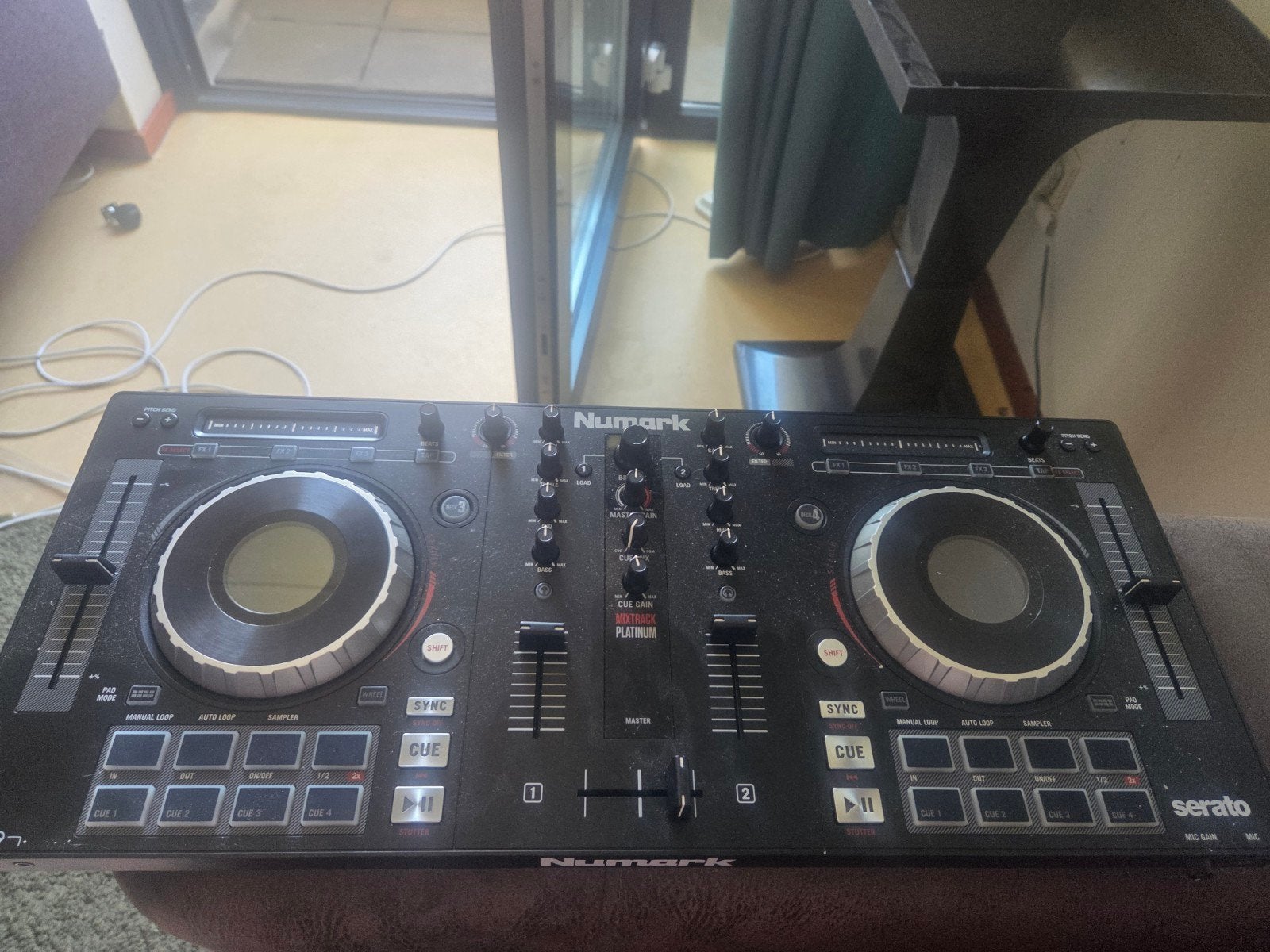 Numark Mixtrack Platinum DJ Controller met Flightcase, Ophalen, Zo goed als nieuw, Draaitafel, Numark