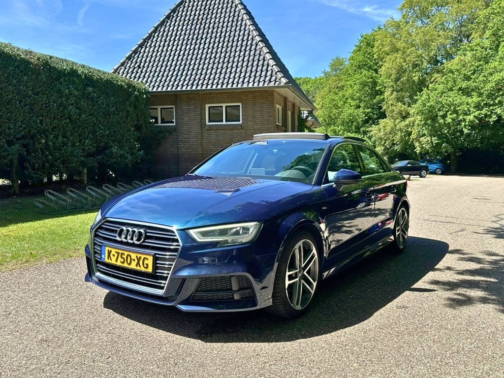 Audi A3 Limousine 1.4 TFSI S-Line, Virtual, CarPlay, Pano, Sportstoelen, 4 cilinders, 150 pk, Blauw