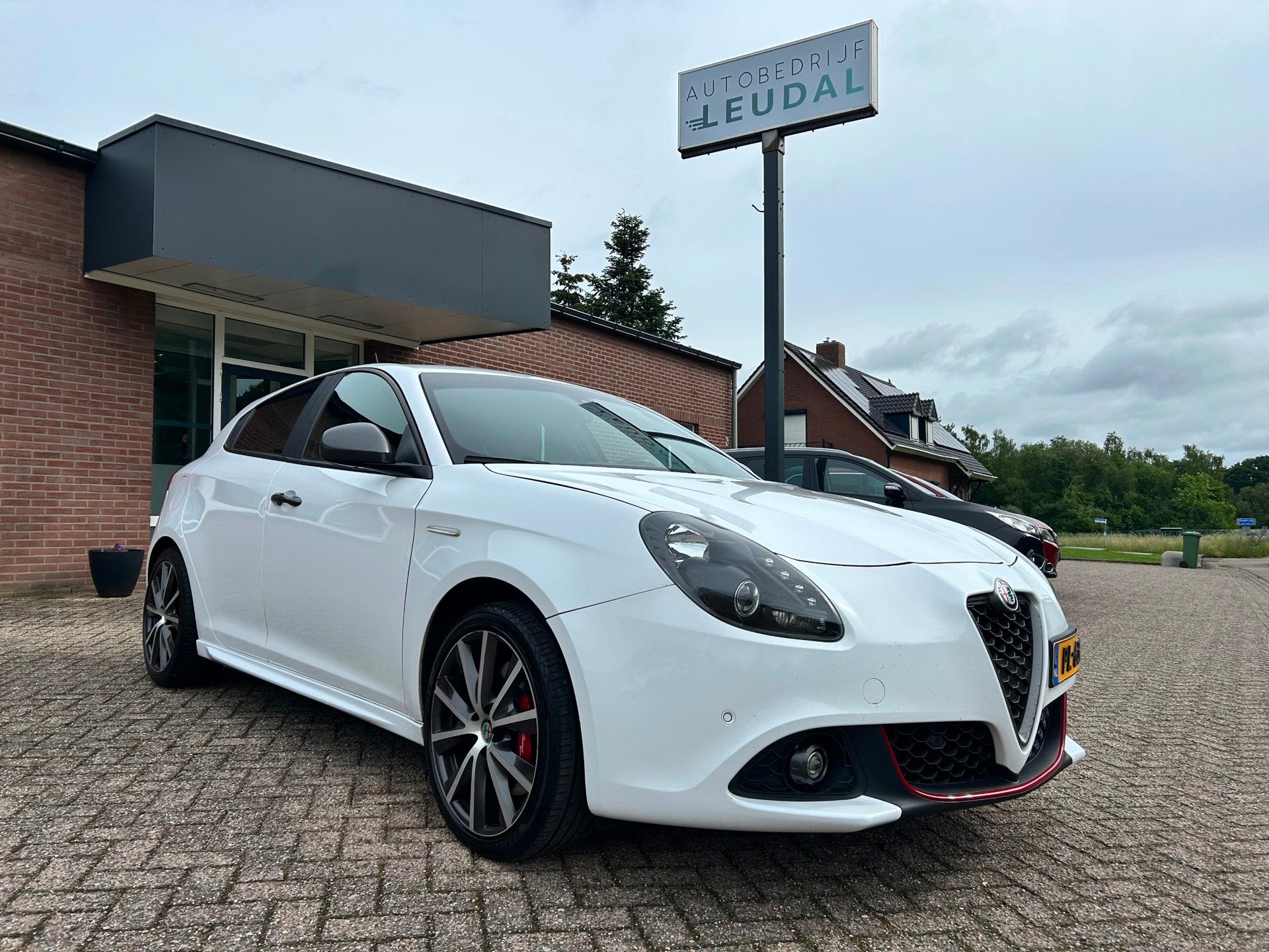 Alfa Romeo Giulietta 1.4 Turbo MultiAir Super //Nieuwe APK, 4 cilinders, Alcantara, Wit, Origineel Nederlands