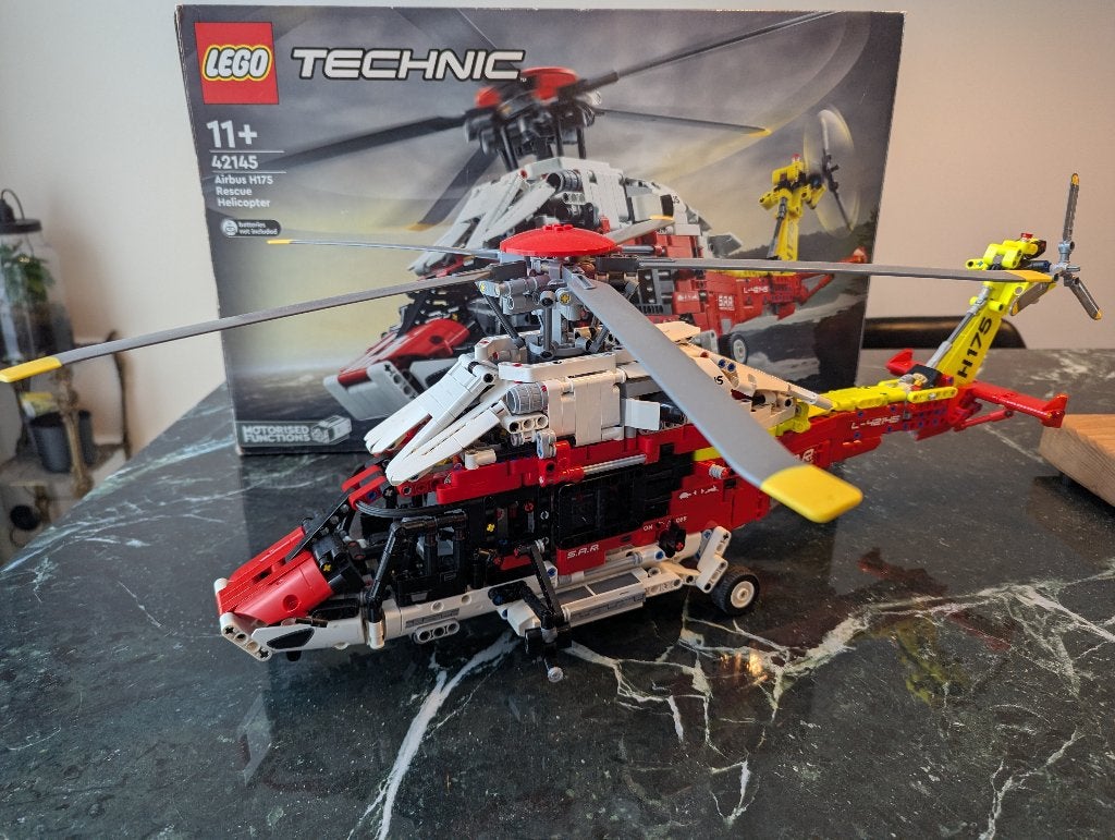 LEGO –Airbus H175 Rescue Helicopter –  42145, Compleet, Lego, Ophalen of Verzenden, Zo goed als nieuw