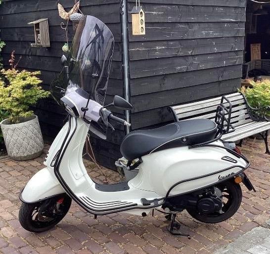 Witte Vespa Sprint - zeer goede staat - Compleet & rijklaar, Fietsen en Brommers, Scooters | Vespa, Ophalen, Overige modellen