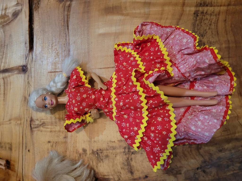 Barbie pop in rode jurk, Ophalen of Verzenden