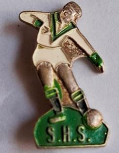 SHS-poppetje vv uit Scheveningen, Verzamelen, Speldjes, Pins en Buttons, Verzenden, Zo goed als nieuw, Sport, Speldje of Pin