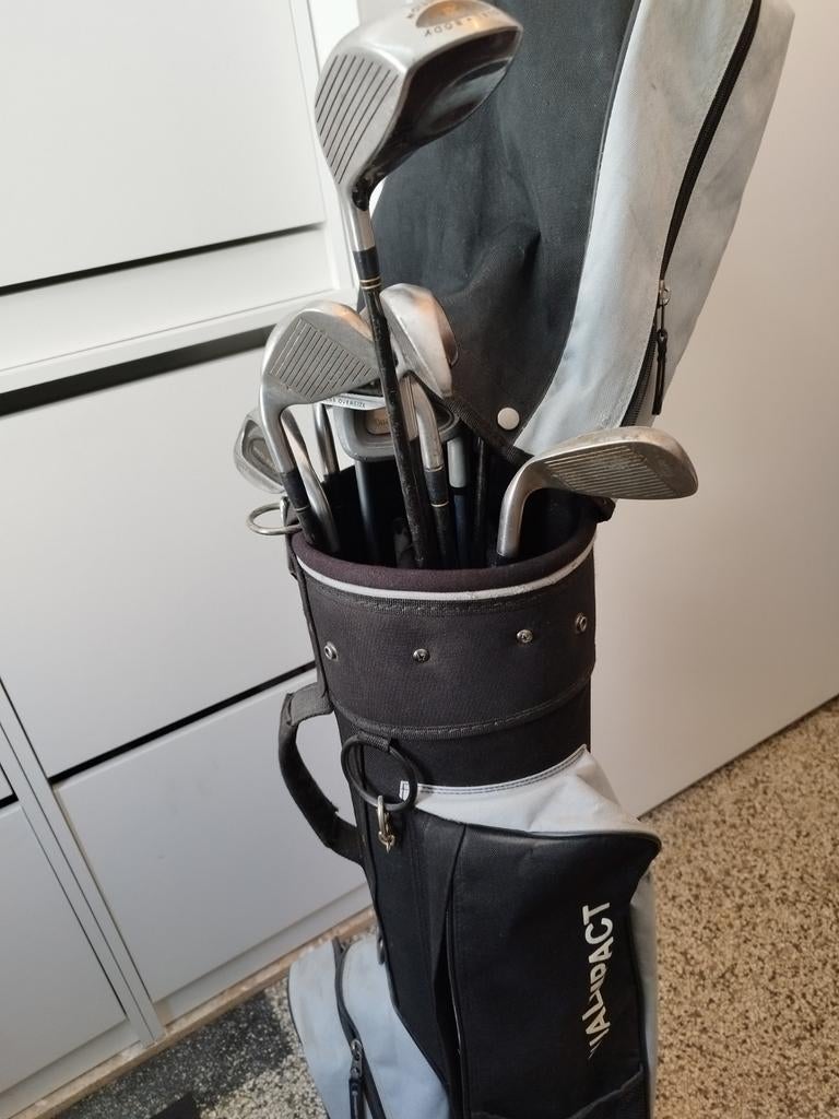 Golftas met clubs van het merk: Bio-tech, Sport en Fitness, Golf, Ophalen, Gebruikt, Set