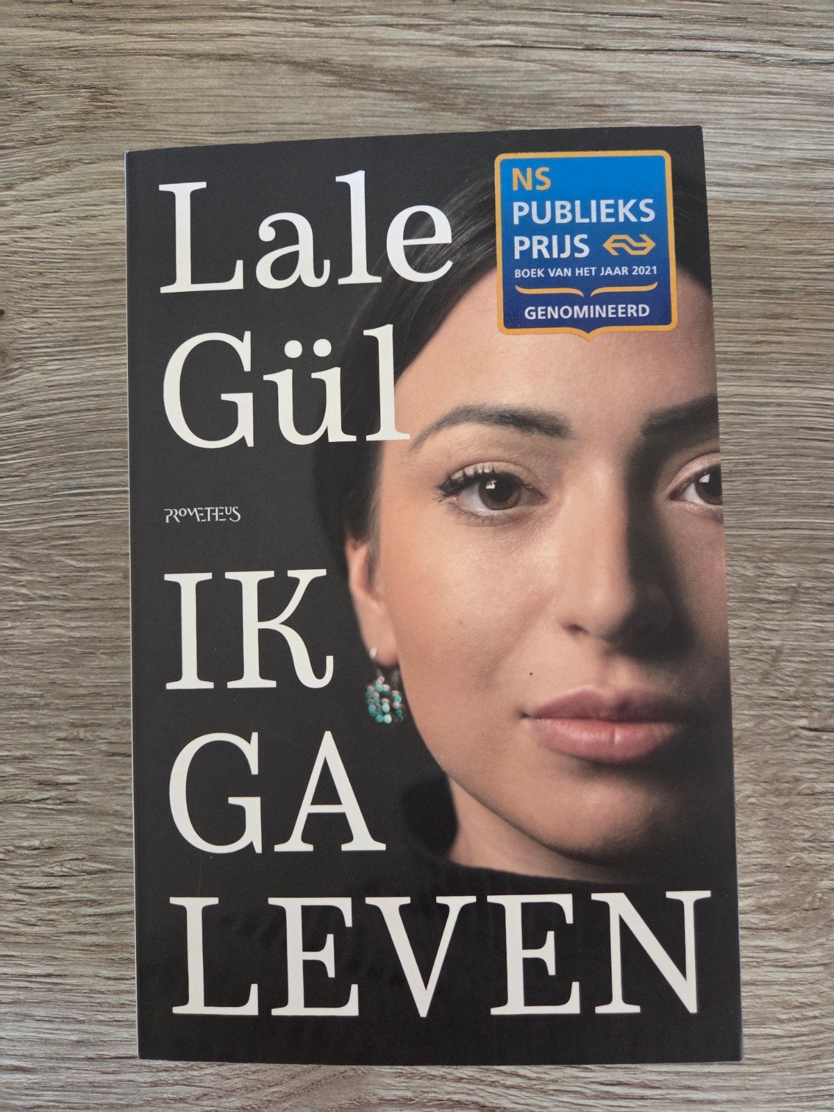 Lale Gül - Ik ga leven, Ophalen of Verzenden, Zo goed als nieuw, Lale Gül, Nederland
