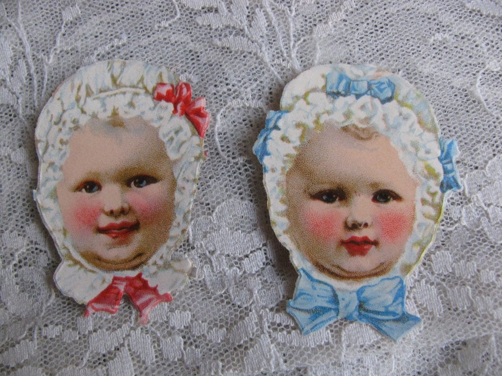 2 Oude Poesieplaatjes - Kinder Gezicht met Muts 5 x 4 cm, Verzamelen, Verzenden