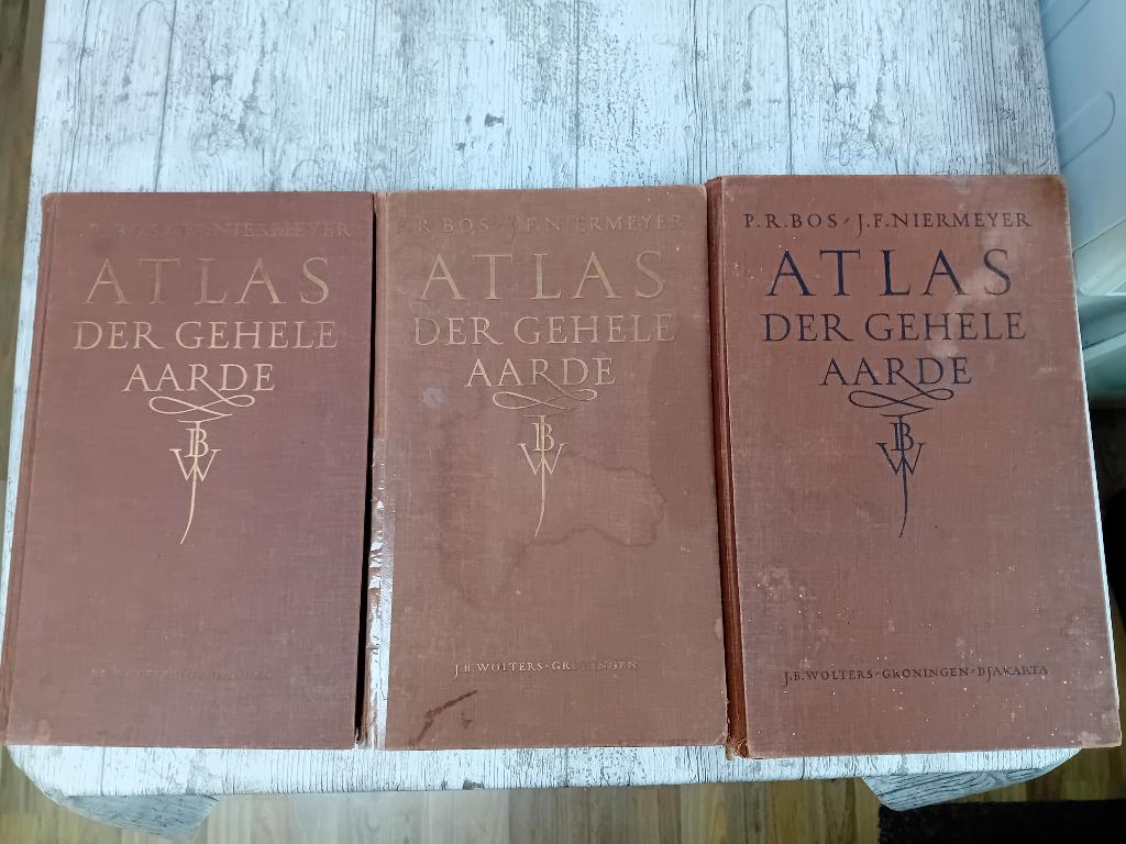 Oude atlassen., Gelezen, Ophalen of Verzenden, Landkaart, 1800 tot 2000