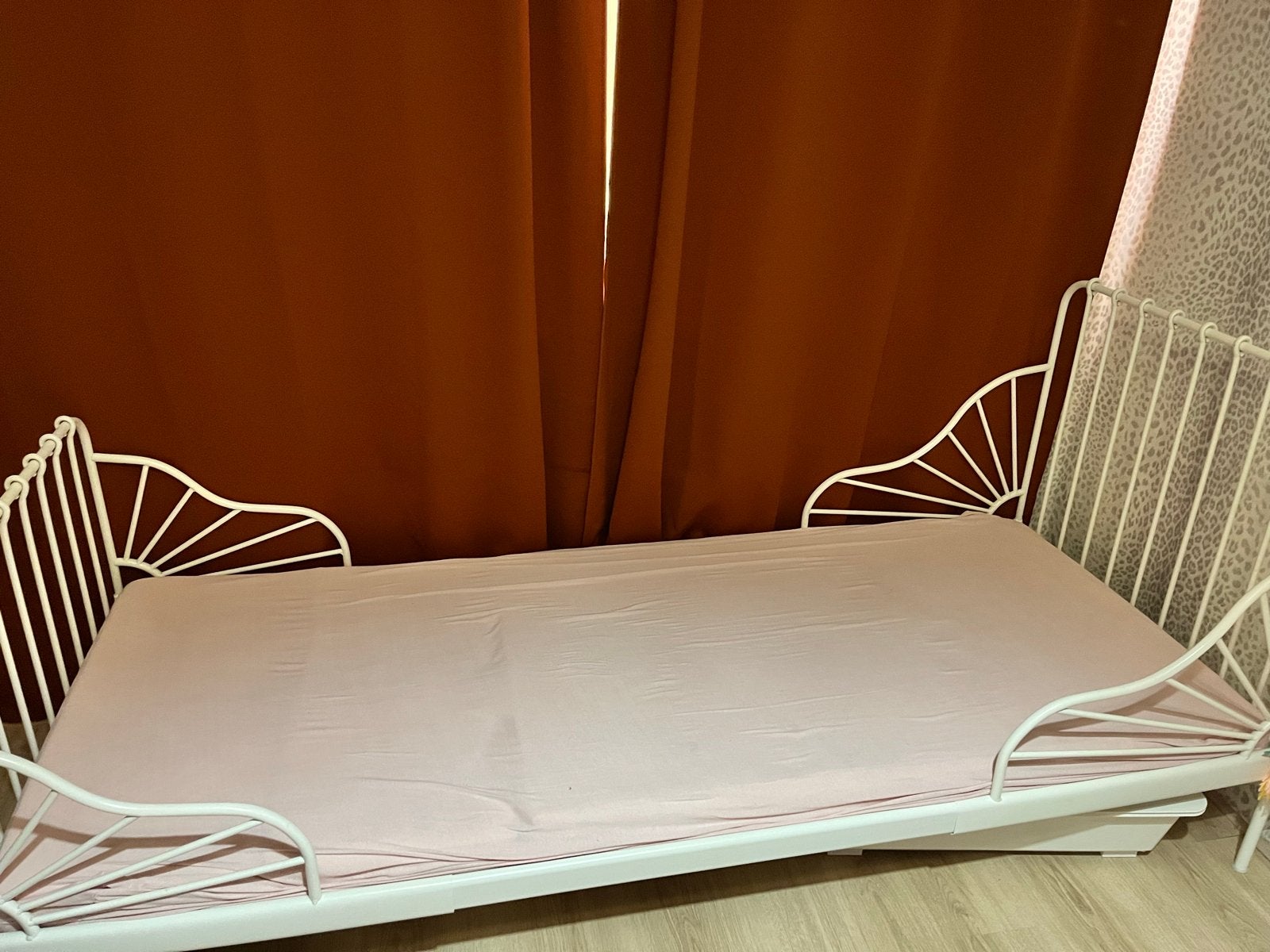 Wit metalen meegroeibed Minnen, met lattenbodem en matras, Ophalen, Eenpersoons, Wit, 80 cm