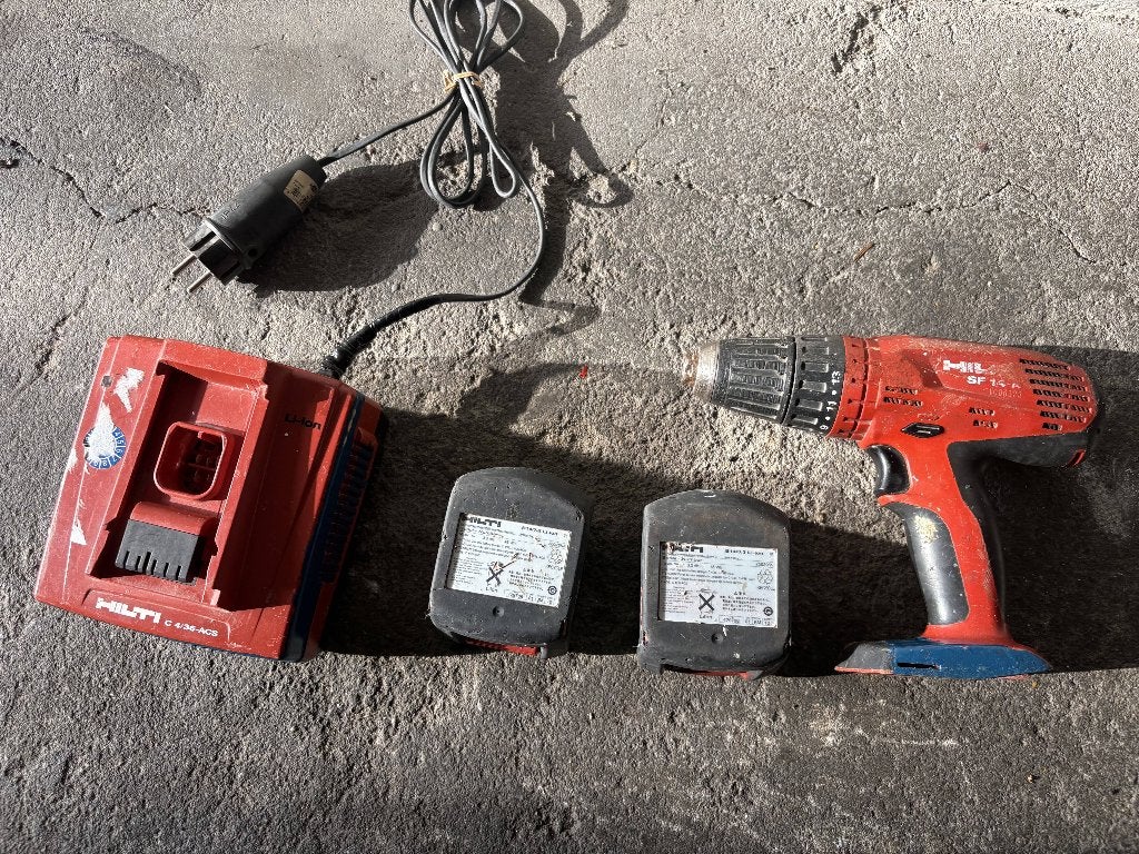 een gebruikte Hilti SF 14-A accuboormachine + 2 x accu, Ophalen of Verzenden, Gebruikt, Minder dan 400 watt, Boor- en Schroefmachine