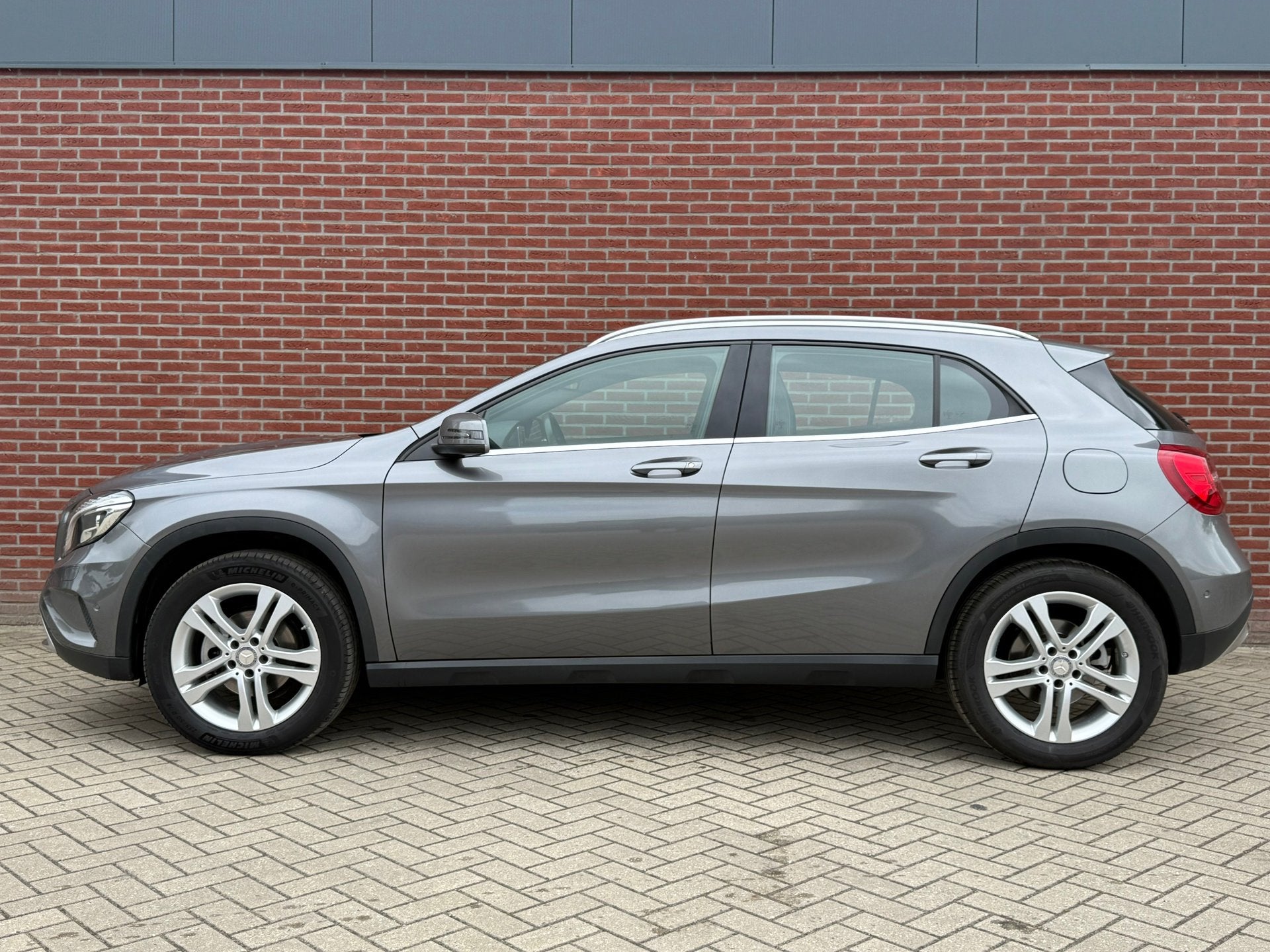 Mercedes-Benz GLA-klasse 180 Ambition NAP / Automaat / 5-deu, Auto's, Gebruikt, Euro 6, 4 cilinders, 715 kg
