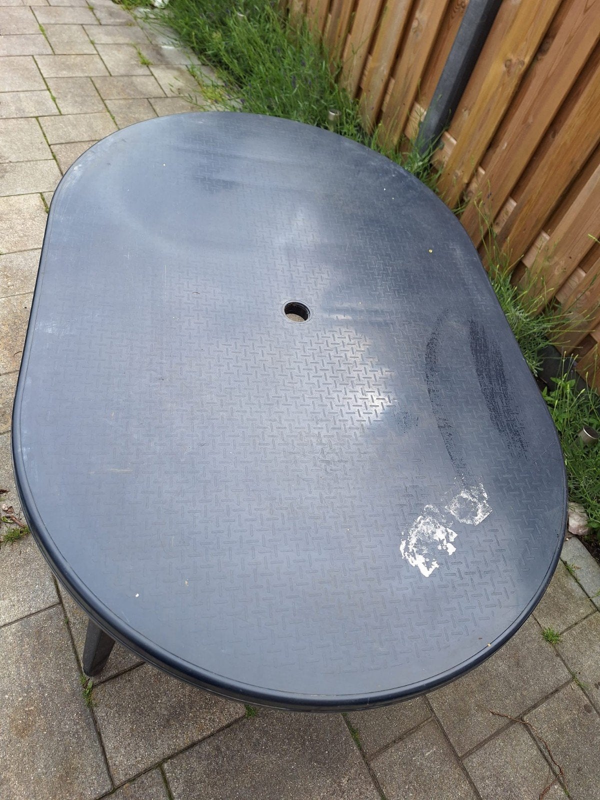 Gratis af te halen: Tuintafel 120x90, Ophalen of Verzenden, Gebruikt, Ovaal, Kunststof