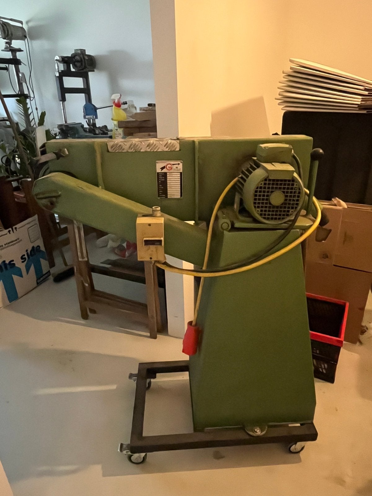 Te koop, Geuma GB-2 bandschuurmachine., Ophalen, Gebruikt, 1200 watt of meer, Bandschuurmachine