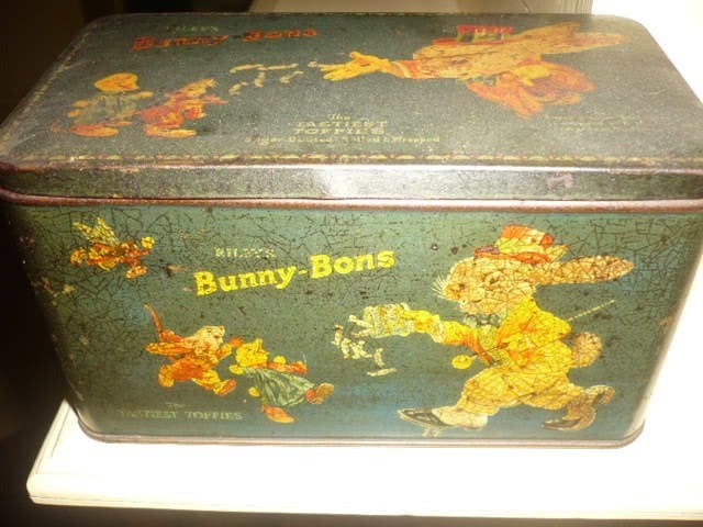 Mie18<> antiek paas blik rileys bunny bons toffies england, Verzenden, Gebruikt, Overige, Overige merken