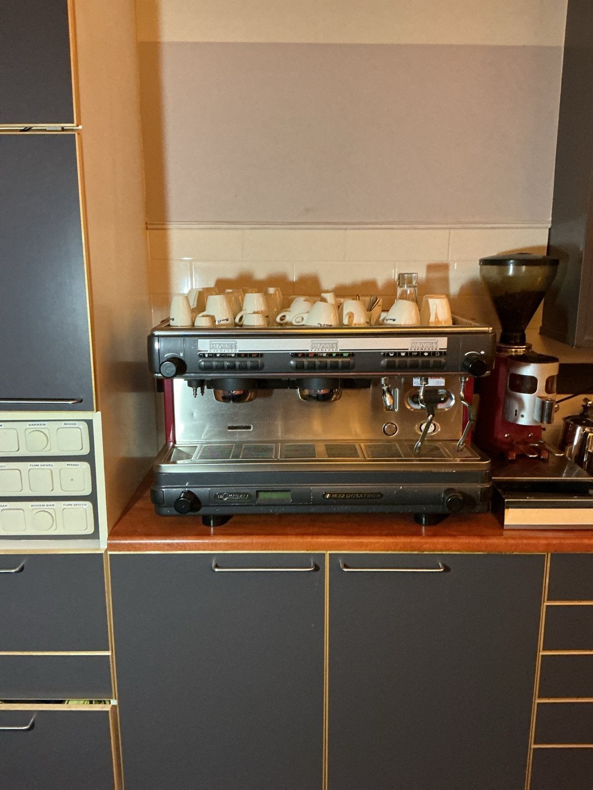 La Cimbali M32 Dosatron professioneel espresso apparaat, Gebruikt, Espresso apparaat, 10 kopjes of meer, Koffiebonen