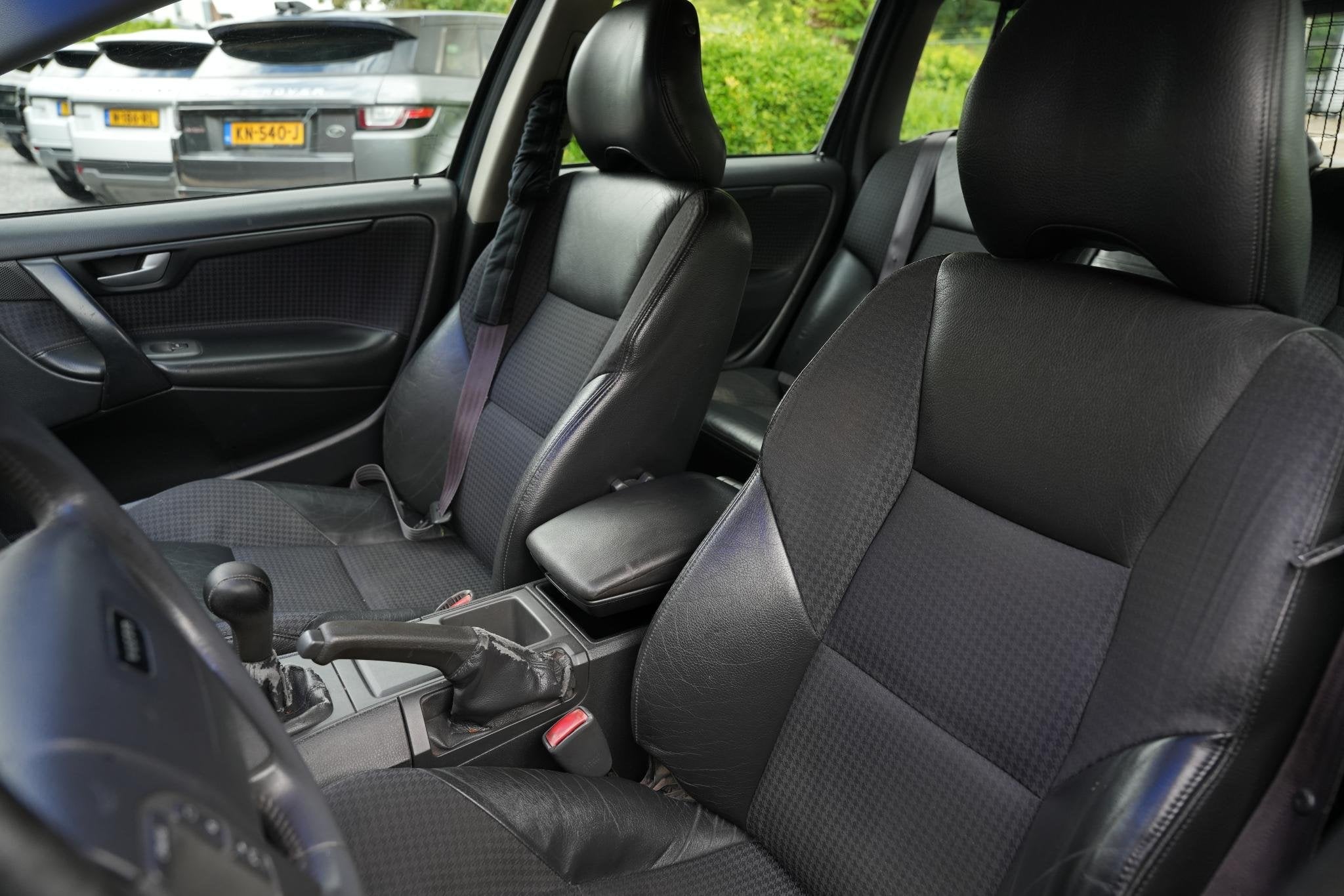 Volvo V70 2.4 Comfort Line 592.911 km ervaring: deze Volvo i, Auto's, Voorwielaandrijving, Stof, Grijs, 170 pk