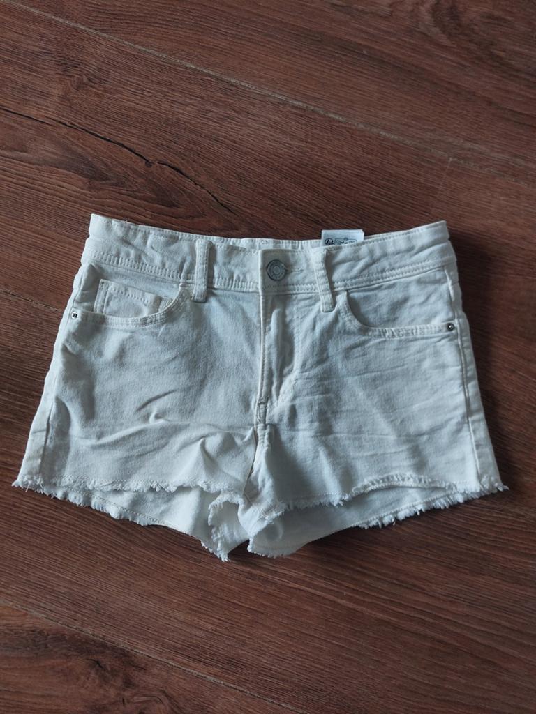 H&M witte short maat 146 z.g.a.n., Kinderen en Baby's, Kinderkleding | Maat 146, Broek, Meisje, H&M, Ophalen of Verzenden