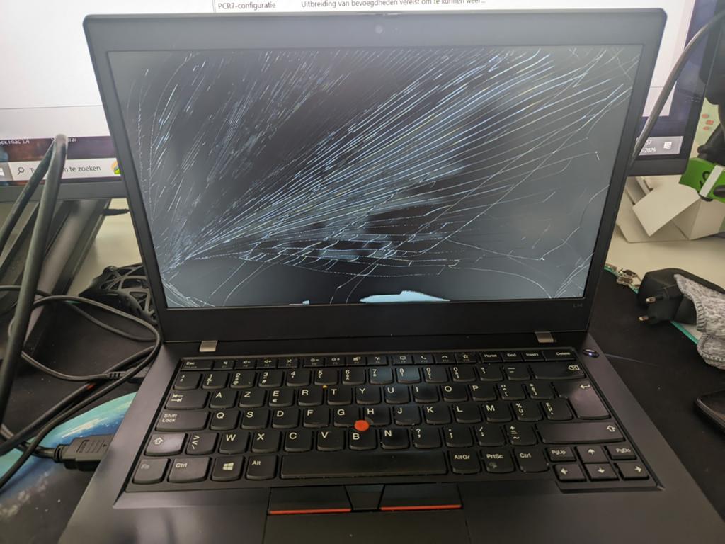 Lenovo ThinkPad L14 Gen 1 (Scherm defect), Computers en Software, Windows Laptops, 256 GB, Met videokaart, 2 tot 3 Ghz, 8 GB