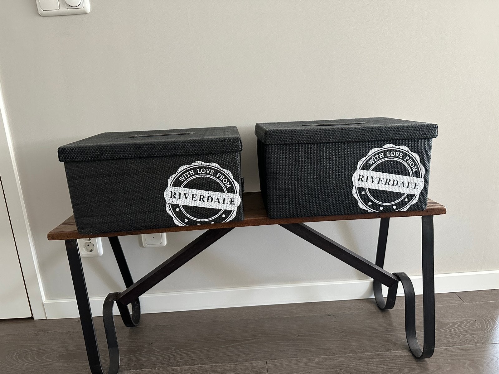 2 Riverdale manden, 40 x 30 x 21 cm, Huis en Inrichting, Ophalen, Overige materialen, Mand, Zo goed als nieuw