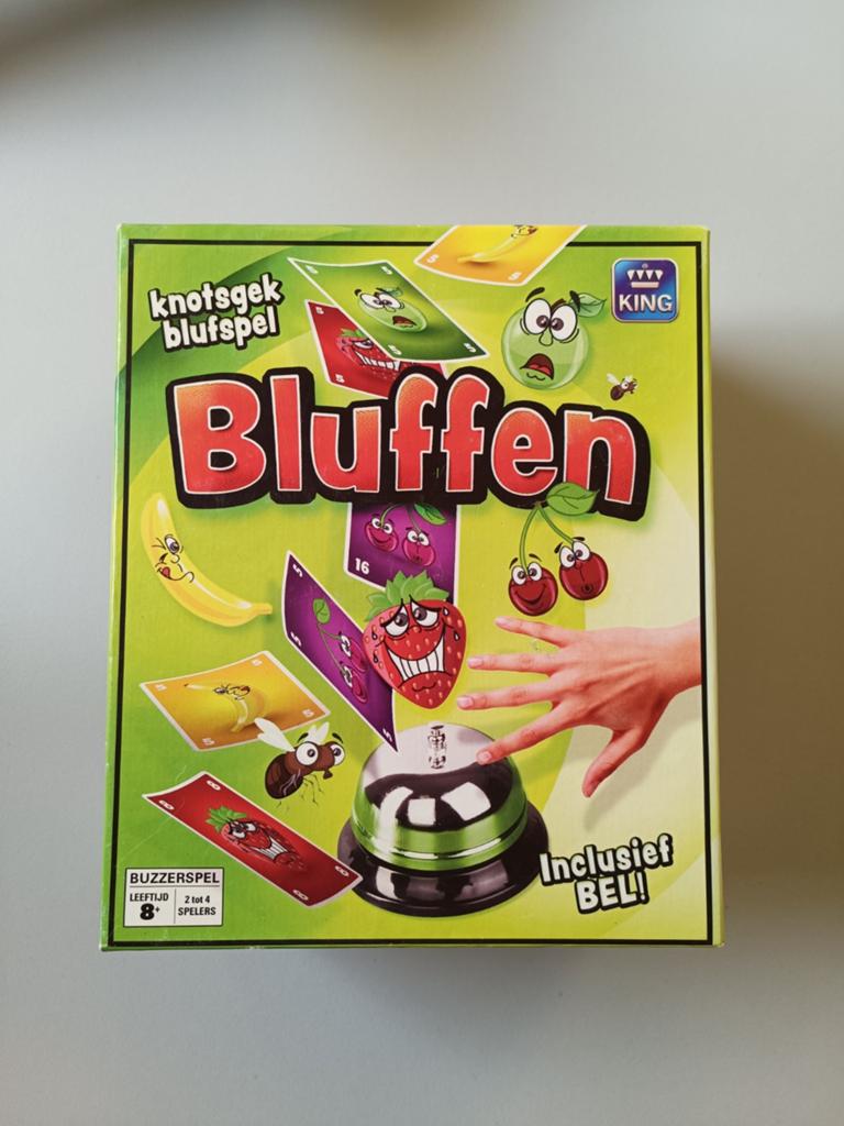 Bluffen: knotsgek blufspel met bel - King, Hobby en Vrije tijd, Gezelschapsspellen | Kaartspellen, Een of twee spelers, Verzenden