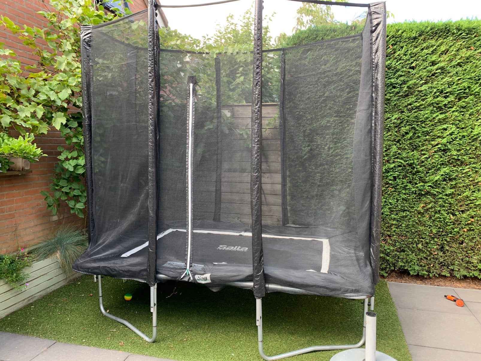 Salta trampoline 214 bij 135 cm, Kinderen en Baby's, Speelgoed | Buiten | Trampolines, Ophalen, Gebruikt