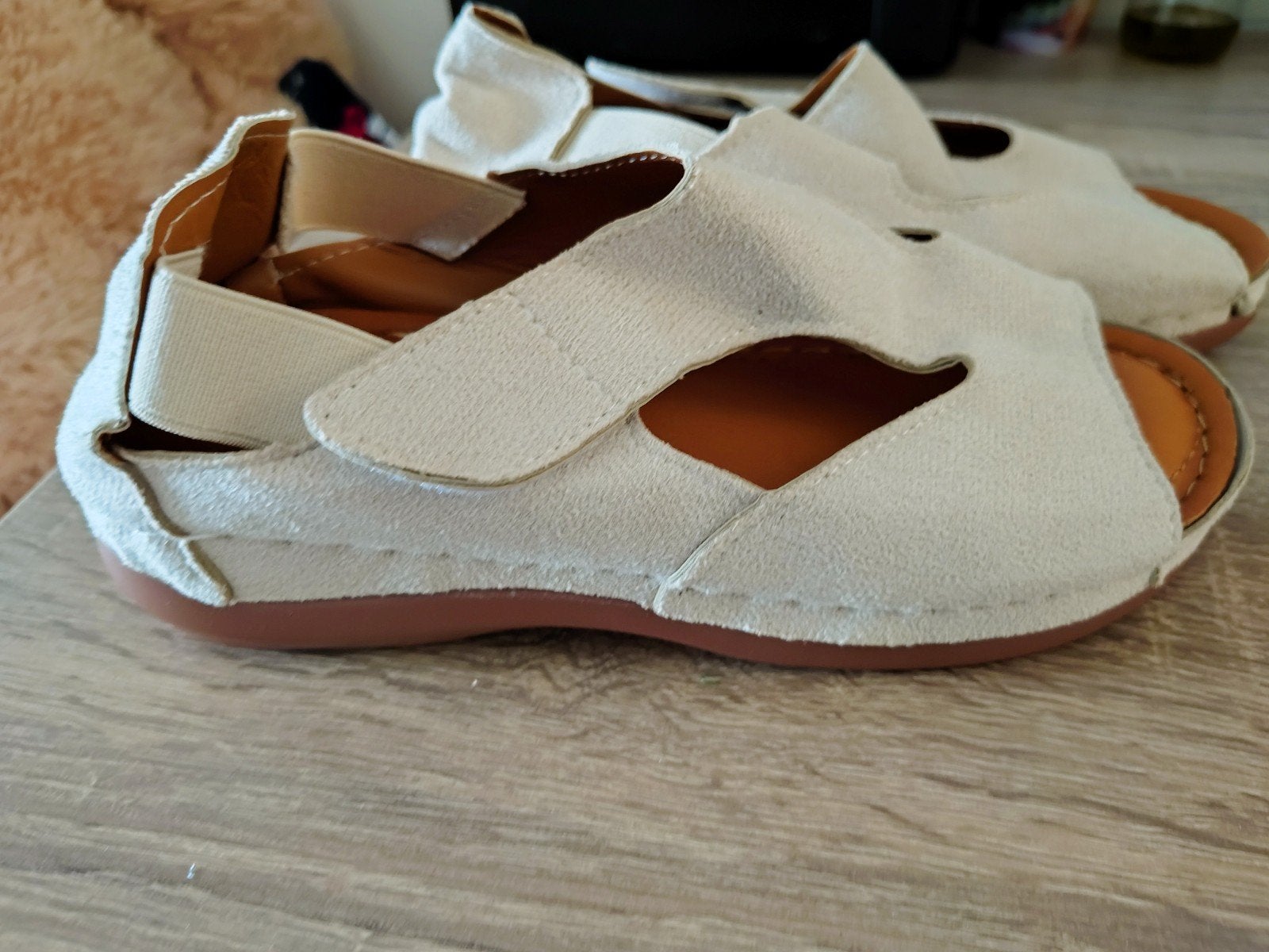 Comfortabele beige sandalen maat 38, Ophalen, Zo goed als nieuw, Beige, Sandalen of Muiltjes