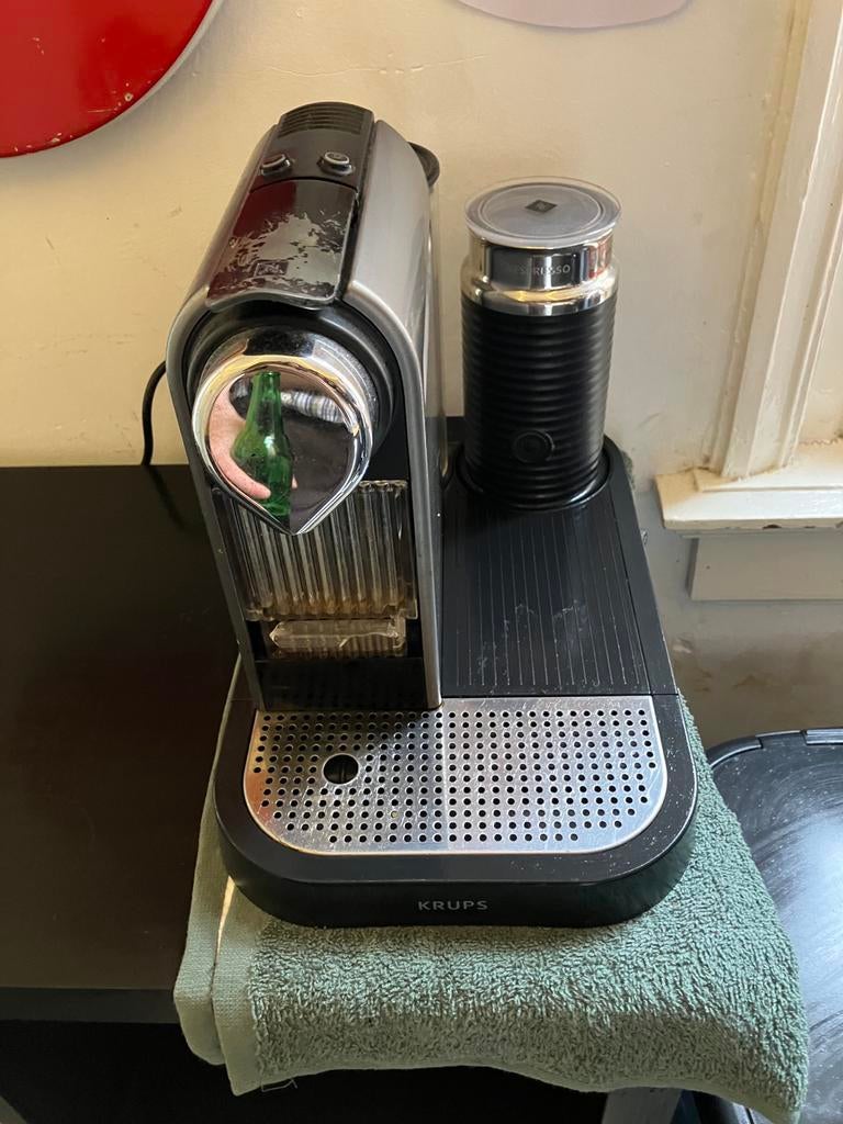 KRUPS Nespresso machine met melkopschuimer - Goed werkend, Koffiepads en cups, Gebruikt, Espresso apparaat, Ophalen