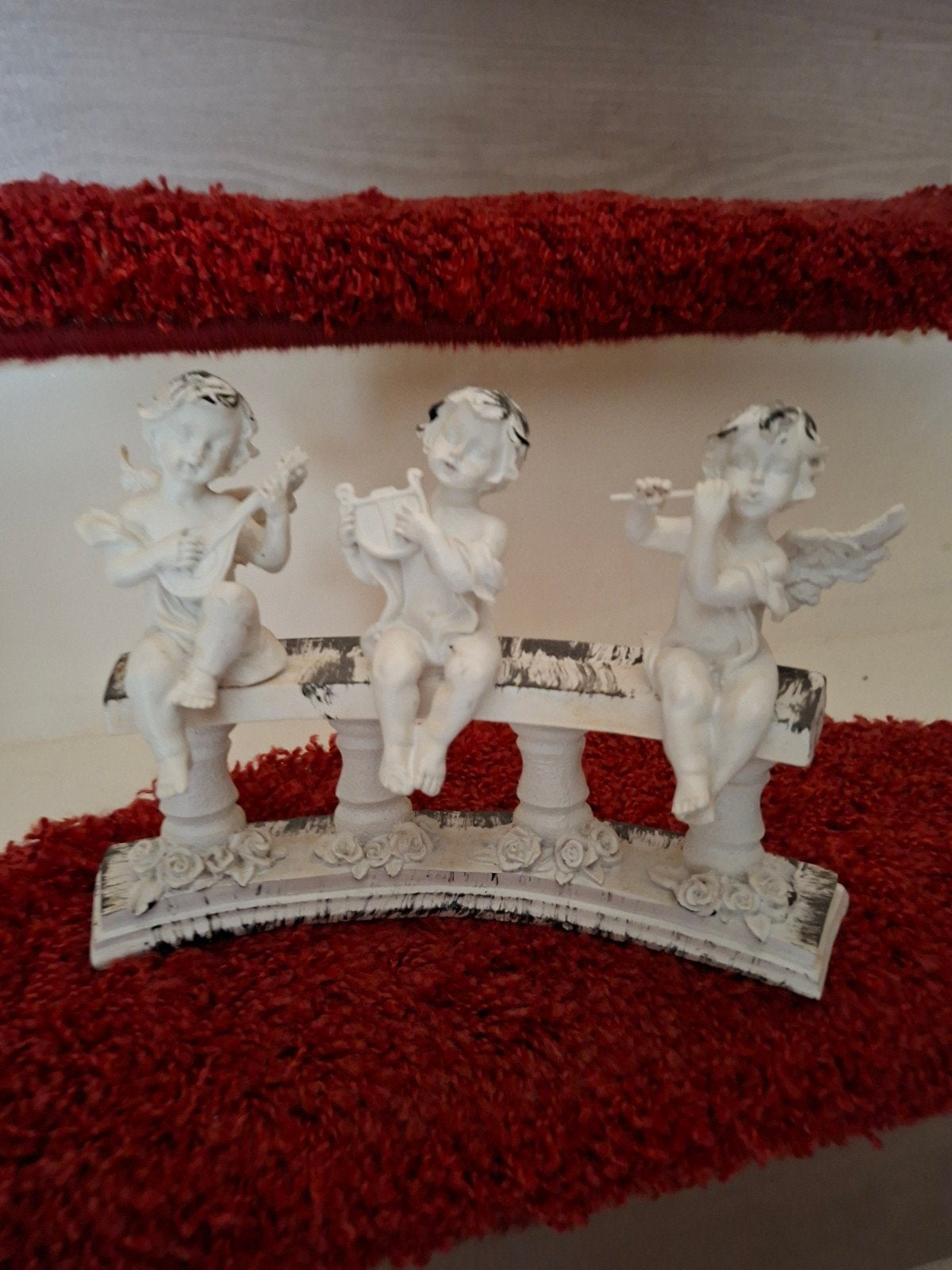 Beeldje van 3 engeltjes op bankje - Vintage decoratie, Ophalen, Vintage, Gebruikt, Wit