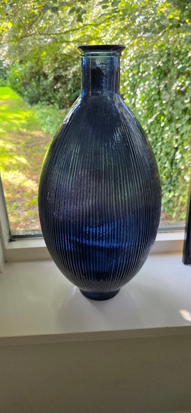 Prachtige donkerblauwe geribbelde vaas, Ophalen, Blauw, 60 cm, Gerecycled glas