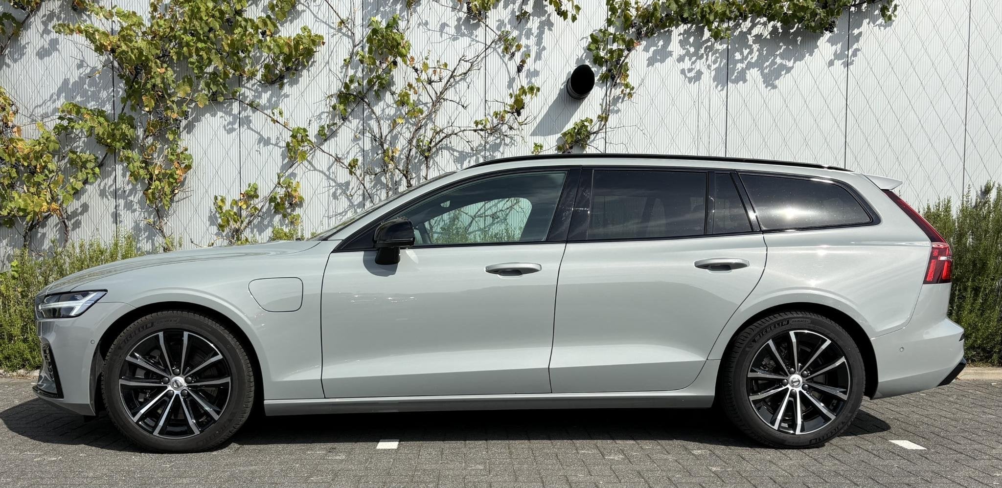 Volvo V60 2.0 T8 Plug-in Hybrid AWD Plus Dark | PHEV Long Ra, 12 maanden, Stof, Gebruikt, Euro 6