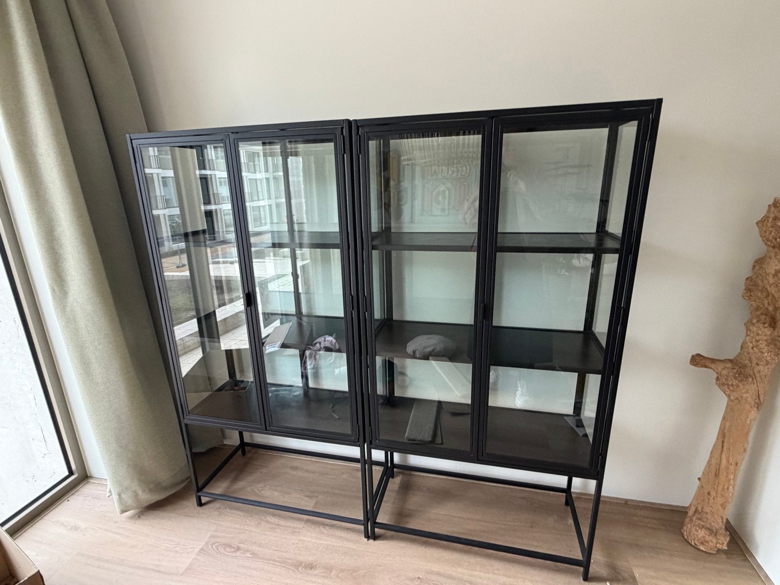 Glazen vitrinekast met metalen frame (nog 1 beschikbaar!), 100 tot 150 cm, Ophalen of Verzenden, 150 tot 200 cm, 25 tot 50 cm