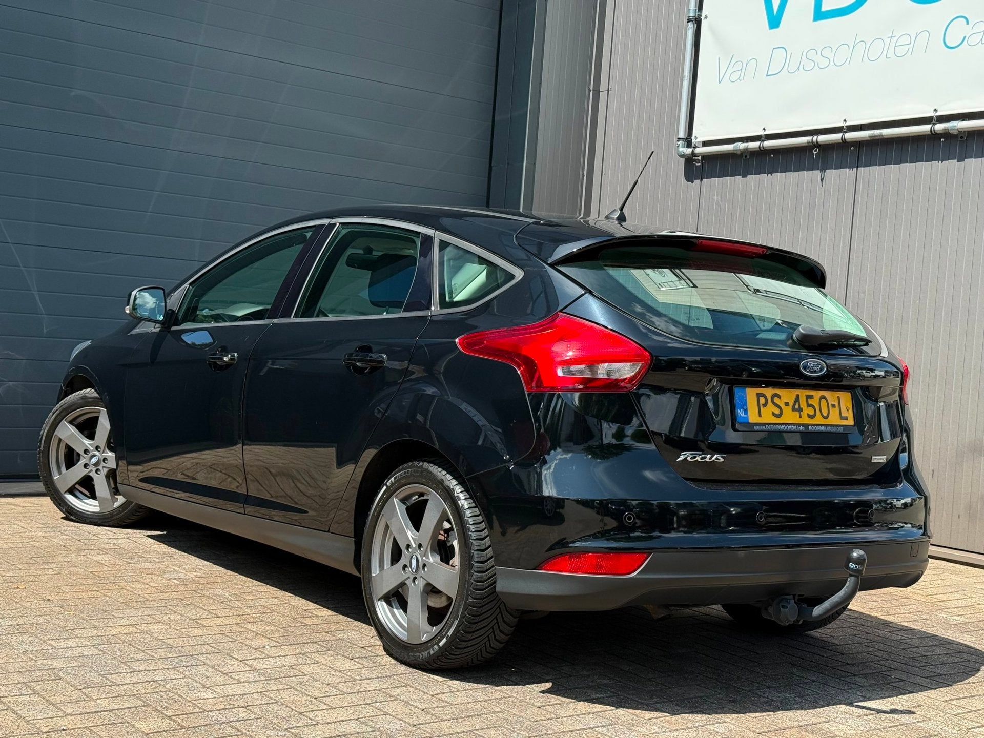 Ford Focus 1.0 Lease Edition | Navigatie | Trekhaak, Gebruikt, Zwart, Origineel Nederlands, 3 cilinders