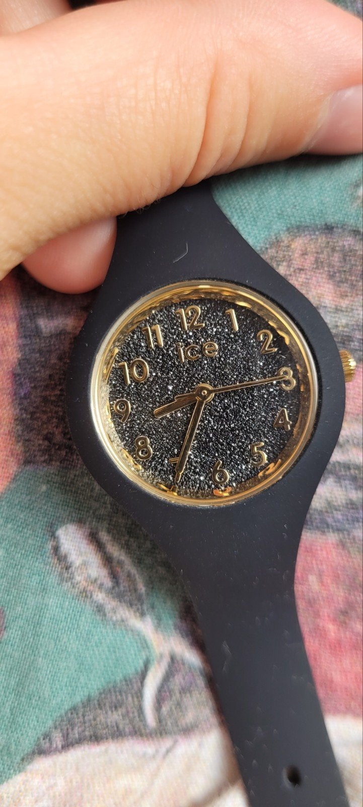 Nieuw Ice Watch horloge met zwarteband en gouden wijzerplaat, Overige merken, Kunststof, Polshorloge, Nieuw