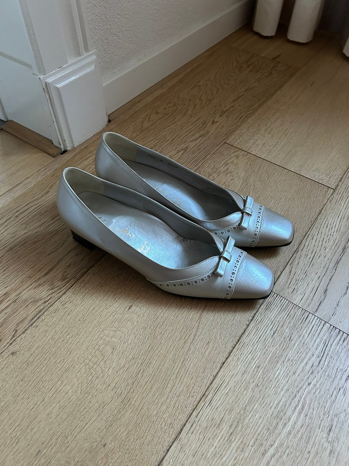 Mooie beige met creme schoen Alexandria 38, Ophalen of Verzenden, Zo goed als nieuw, Beige, Sneakers of Gympen